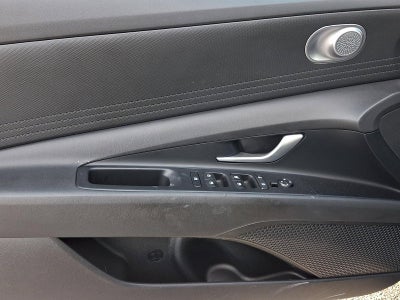 2024 Hyundai ELANTRA SE