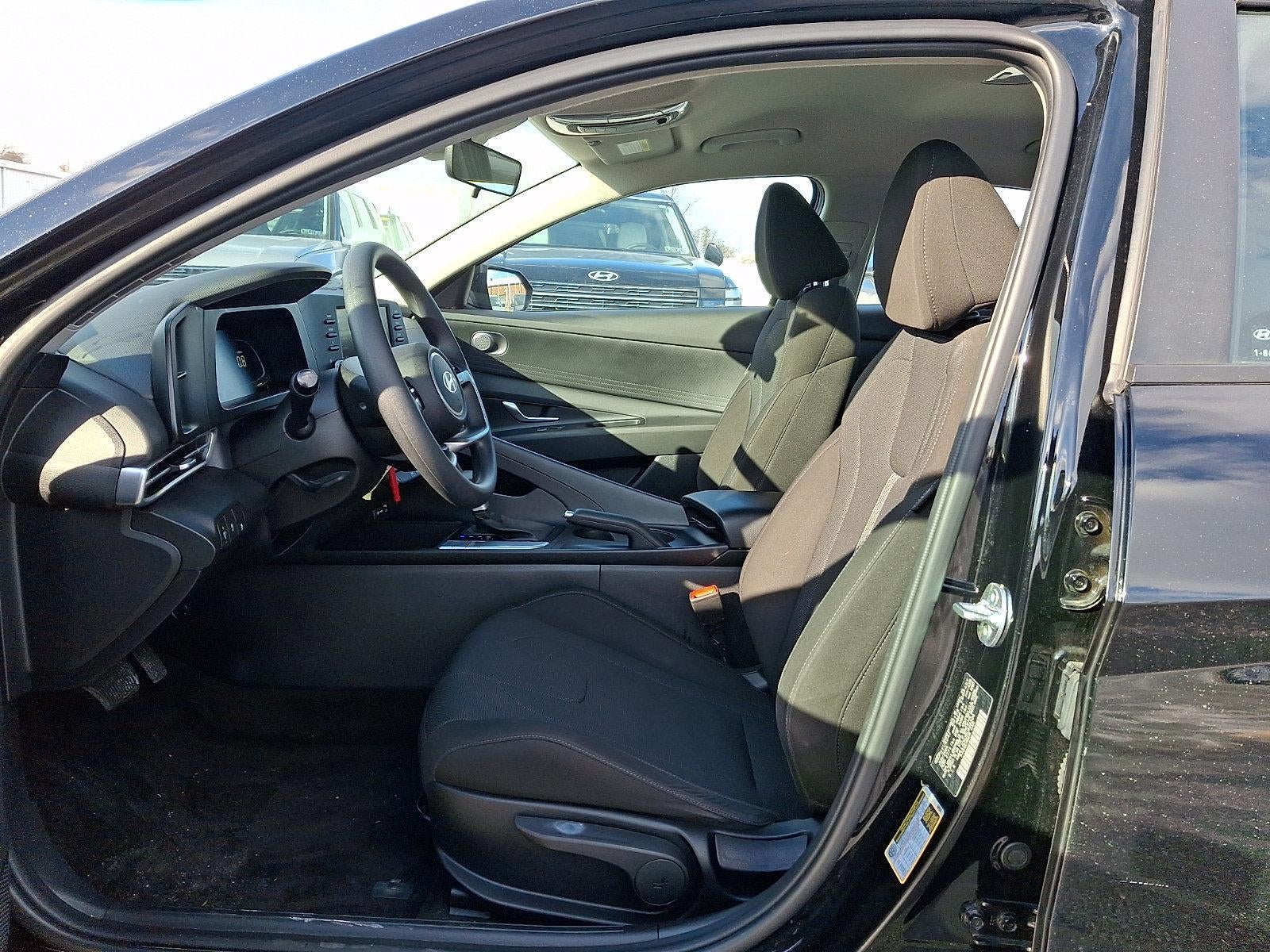 2024 Hyundai ELANTRA SE