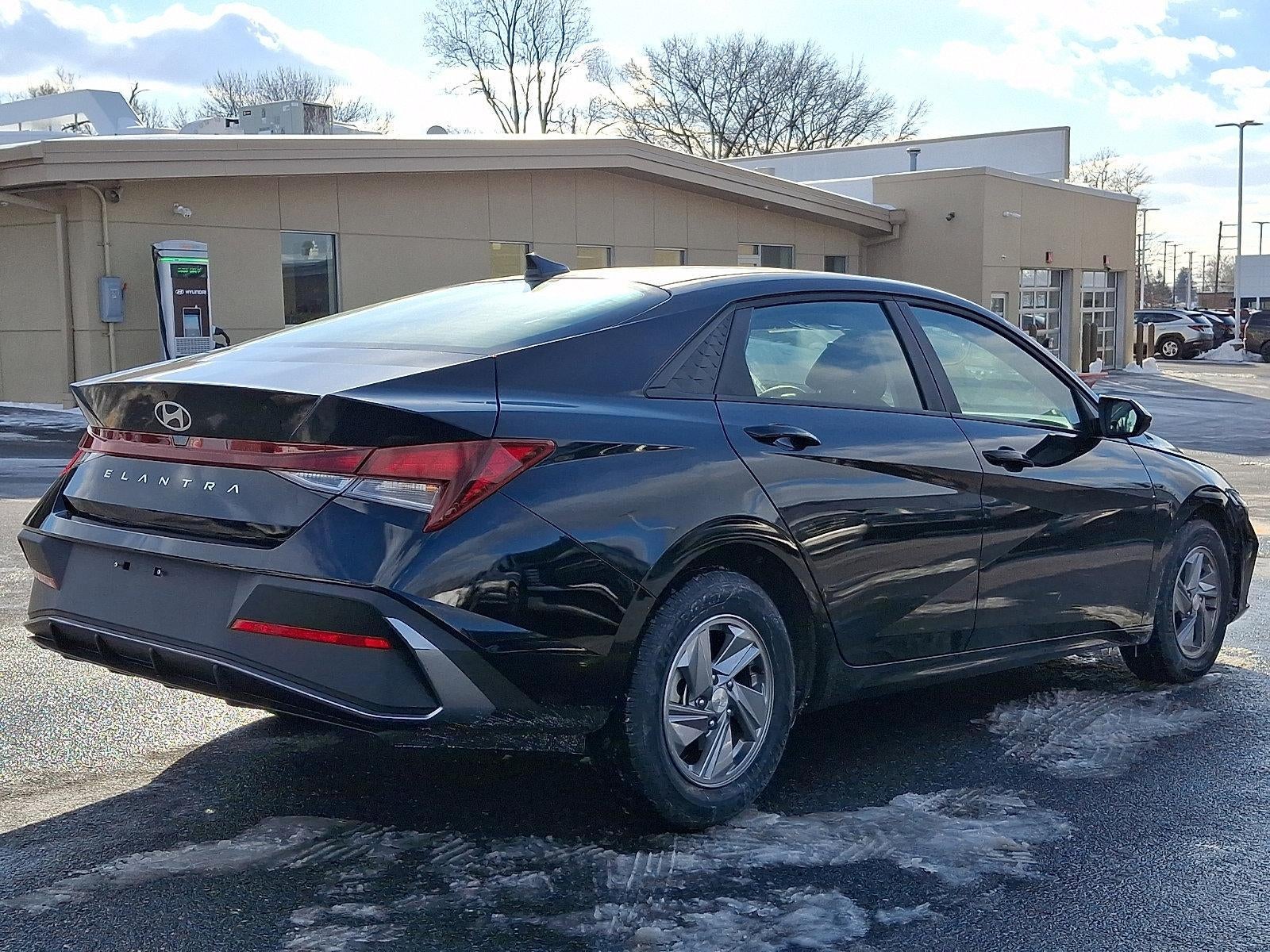 2024 Hyundai ELANTRA SE