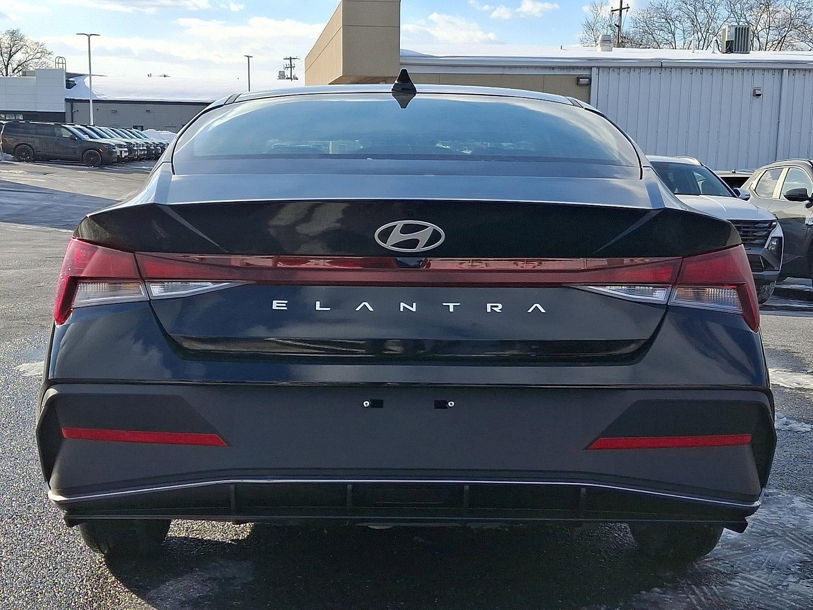 2024 Hyundai ELANTRA SE