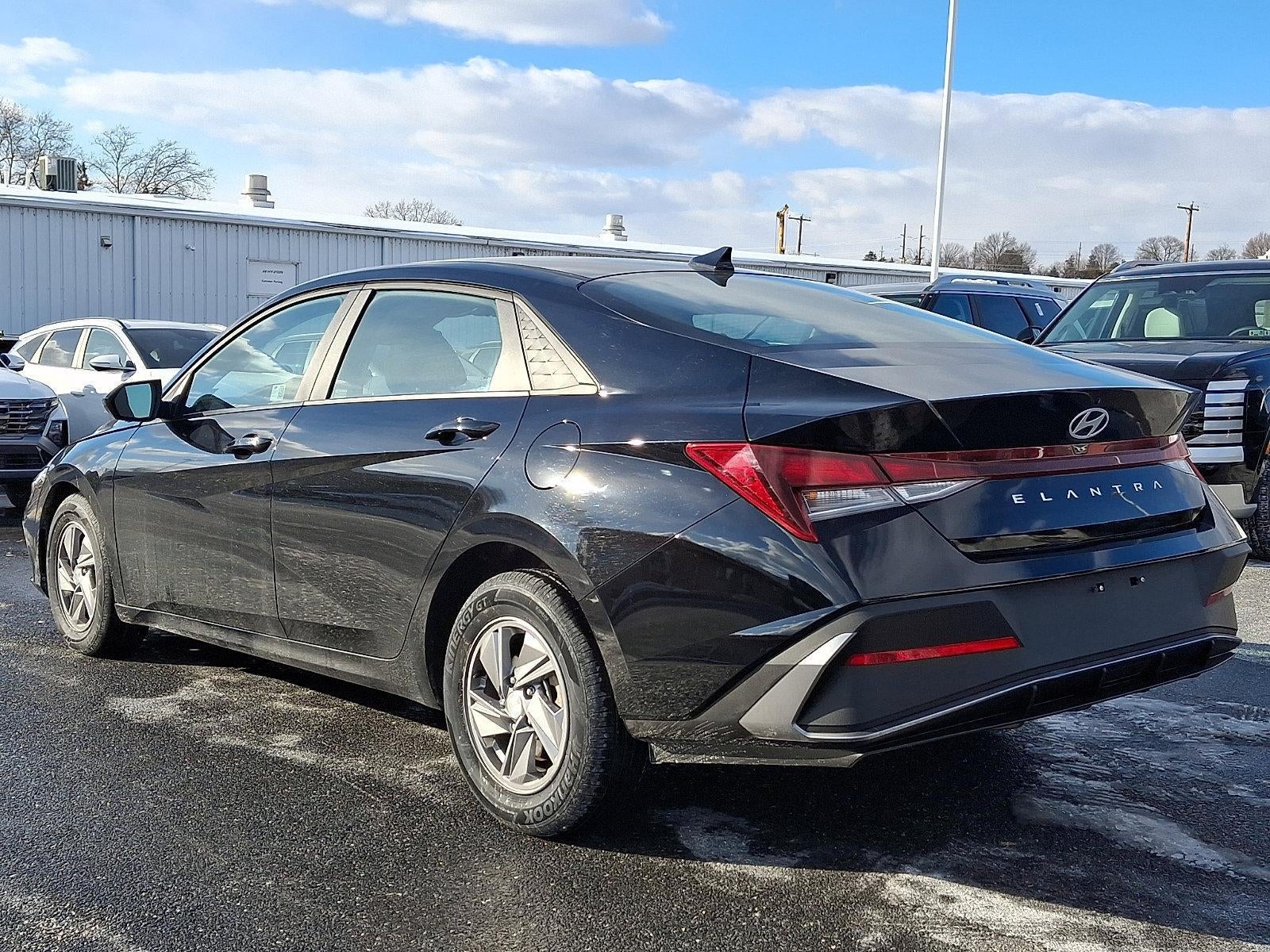 2024 Hyundai ELANTRA SE