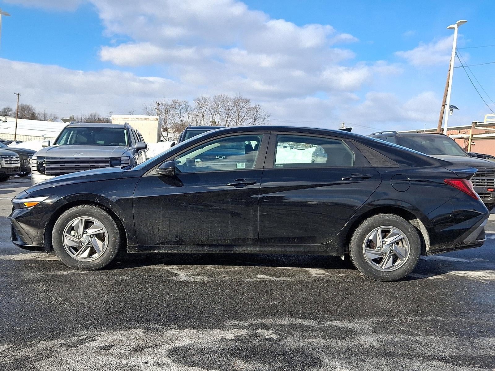 2024 Hyundai ELANTRA SE