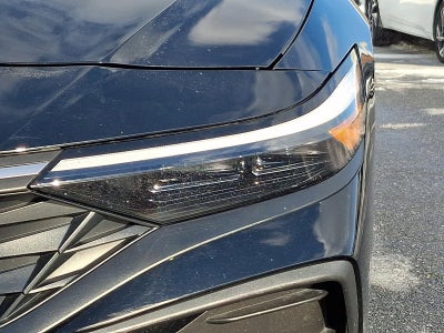 2024 Hyundai ELANTRA SE