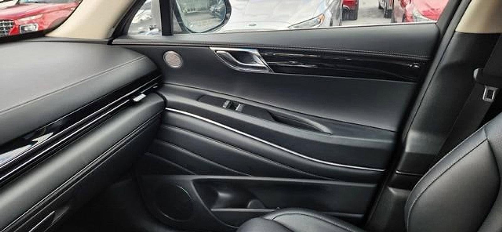 2025 Genesis GV80 Standard